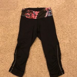 Lululemon floral crop sz 2